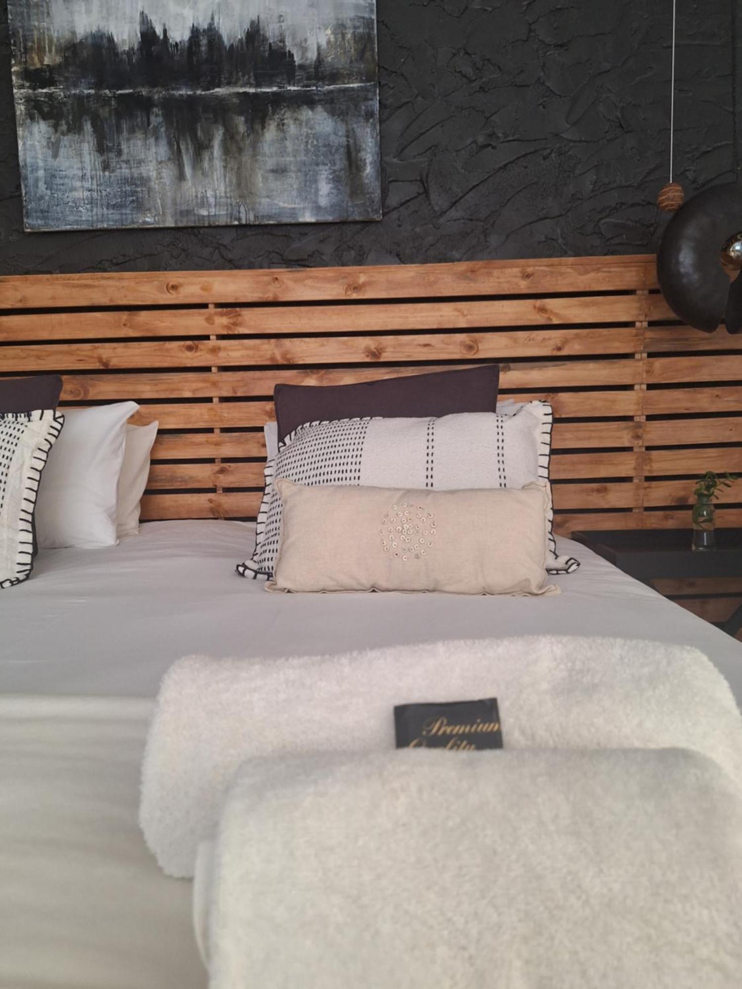 Exquisite Private Luxury Suite With King Bed At Bokmakierie Villas Виндхук Экстерьер фото